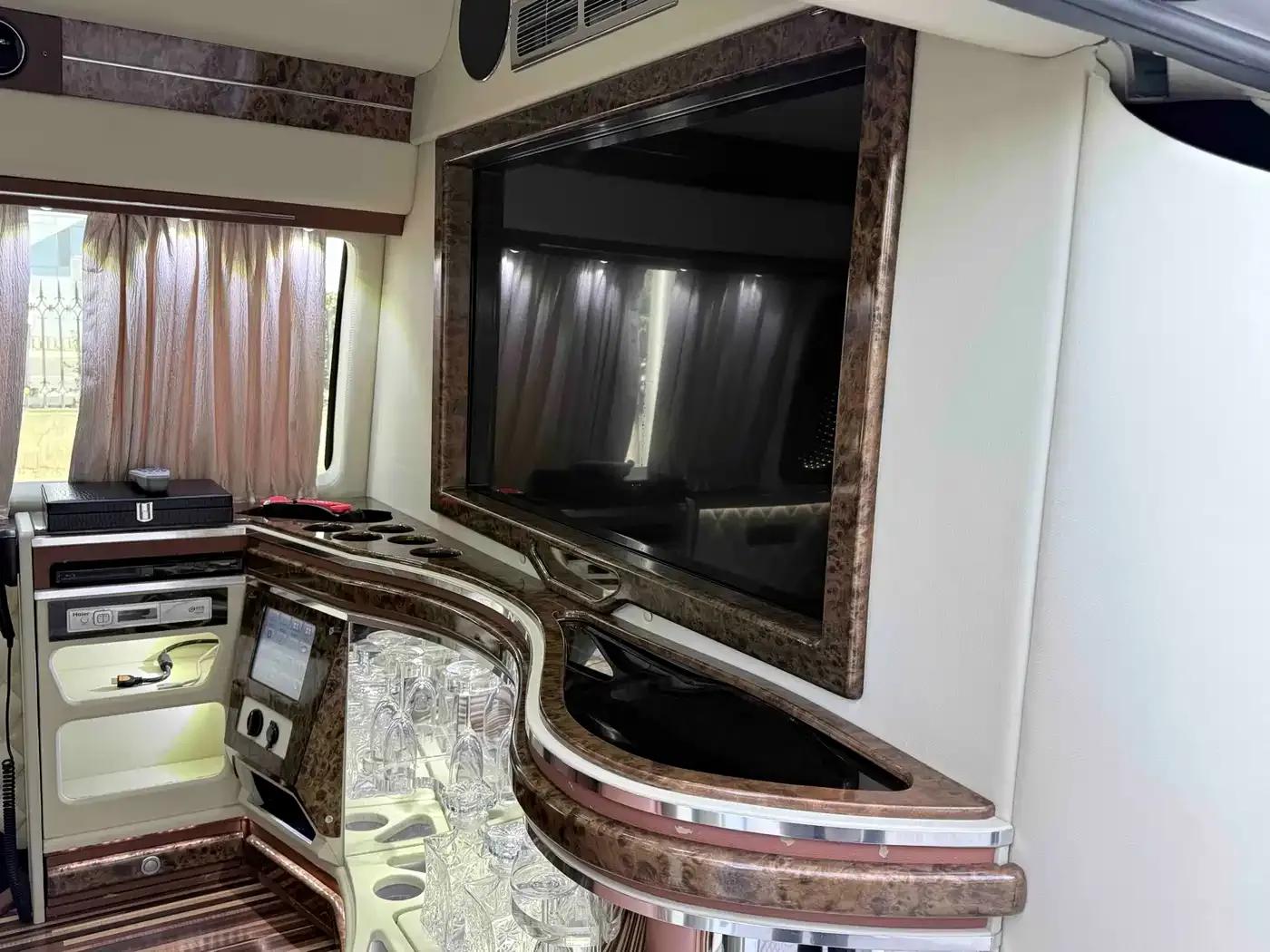 Ford E350 2011 5.4L Platinum Limited Edition — миниатюра 18