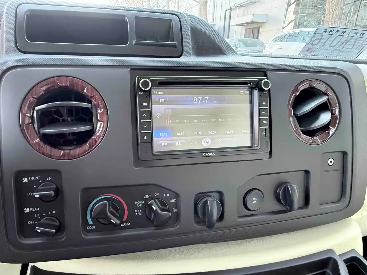 Ford E350 2011 5.4L Platinum Limited Edition — миниатюра 20