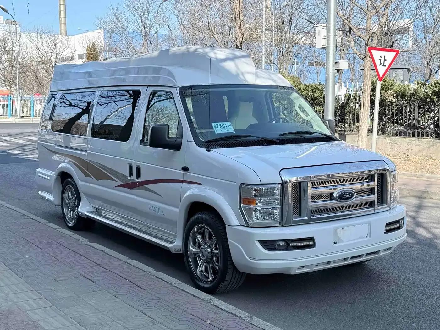 Ford E350 2011 5.4L Platinum Limited Edition — миниатюра 3