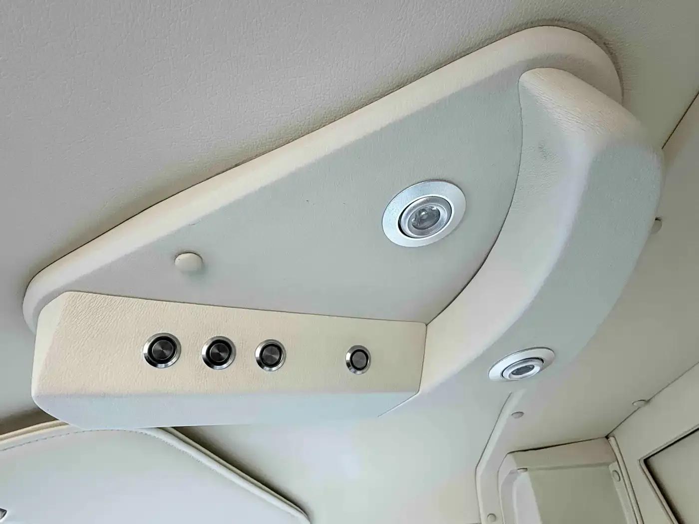 Ford E350 2011 5.4L Platinum Limited Edition — миниатюра 21