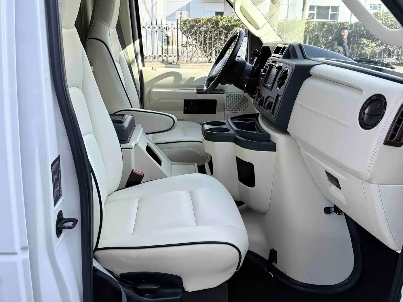 Ford E350 2011 5.4L Platinum Limited Edition — миниатюра 23