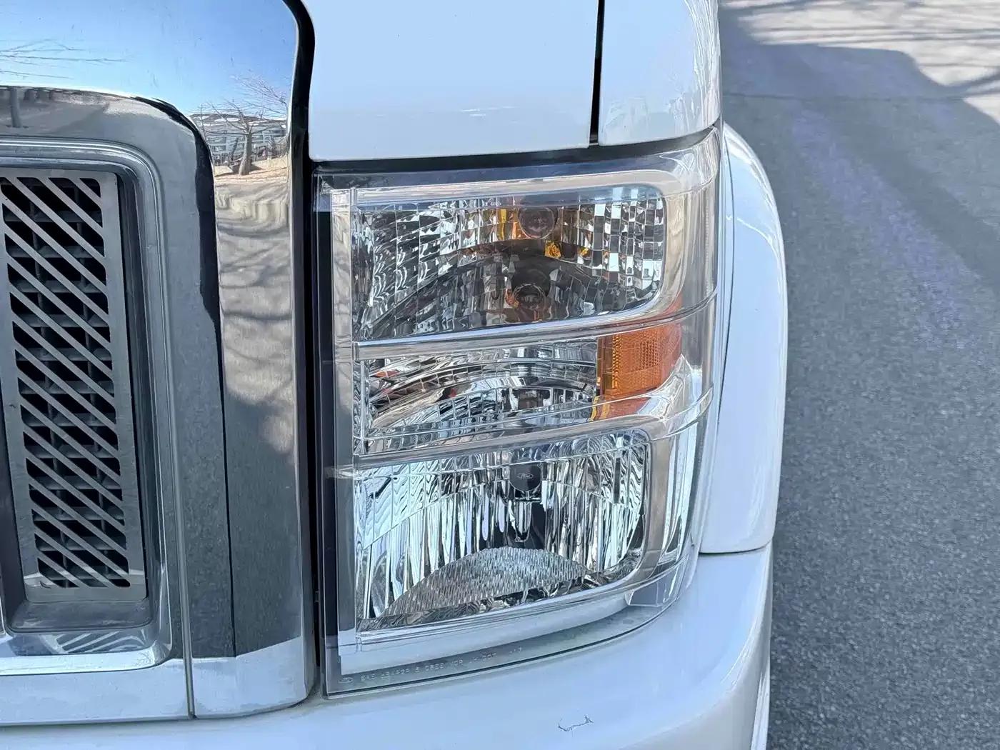 Ford E350 2011 5.4L Platinum Limited Edition — миниатюра 26