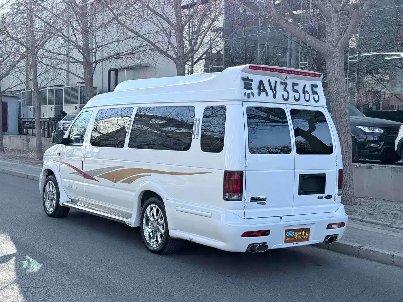 Ford E350 2011 5.4L Platinum Limited Edition — миниатюра 29