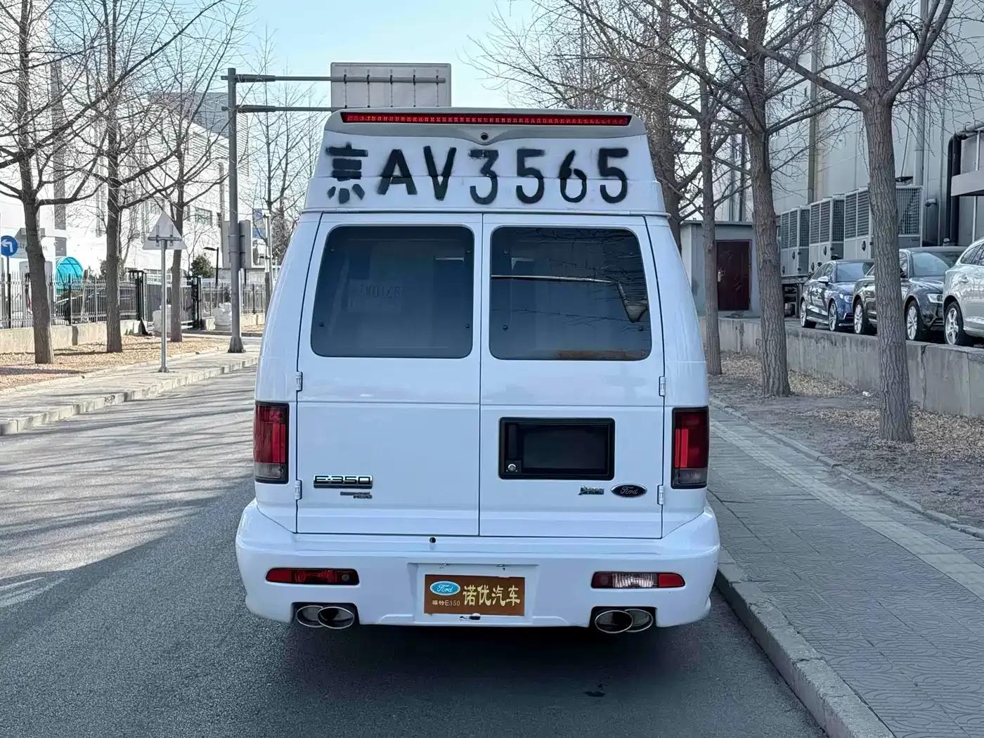 Ford E350 2011 5.4L Platinum Limited Edition — миниатюра 30
