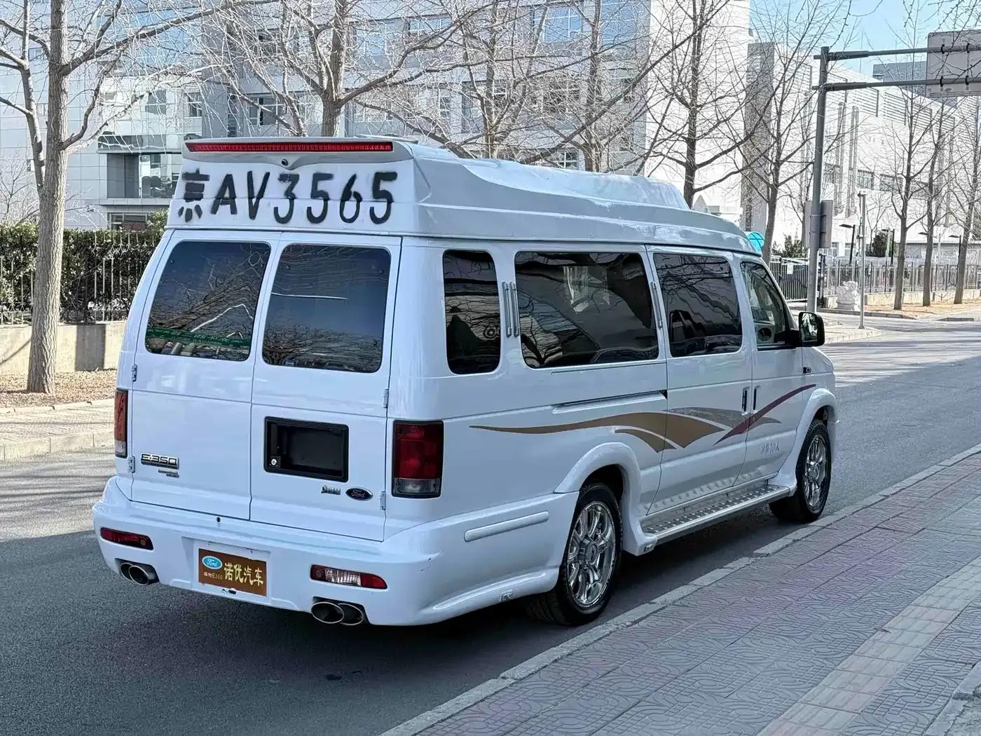 Ford E350 2011 5.4L Platinum Limited Edition — миниатюра 31