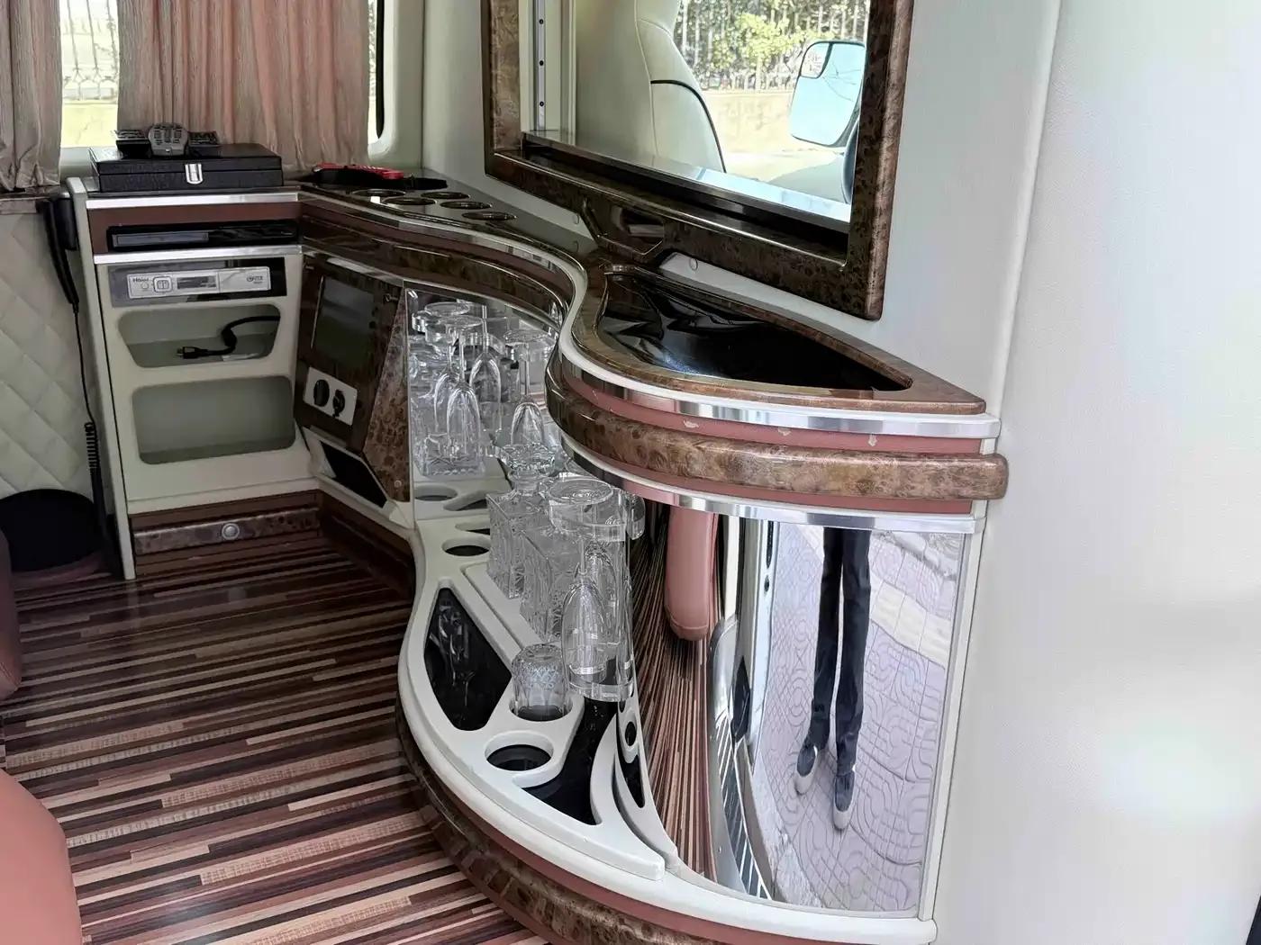 Ford E350 2011 5.4L Platinum Limited Edition — миниатюра 7