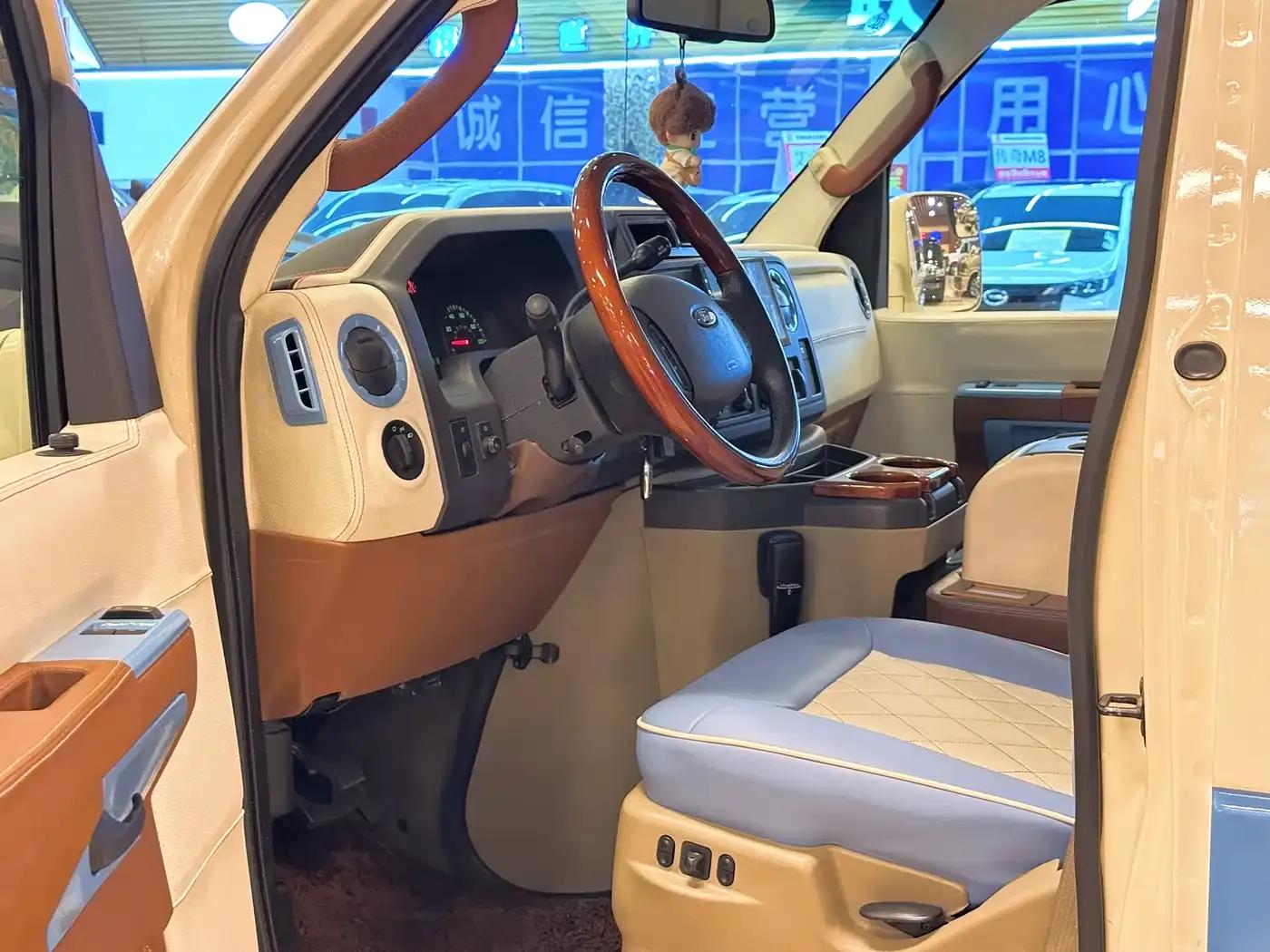 2014 Ford E350 5.4L Automatic — миниатюра 27