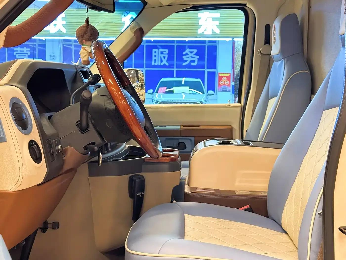 2014 Ford E350 5.4L Automatic — миниатюра 28