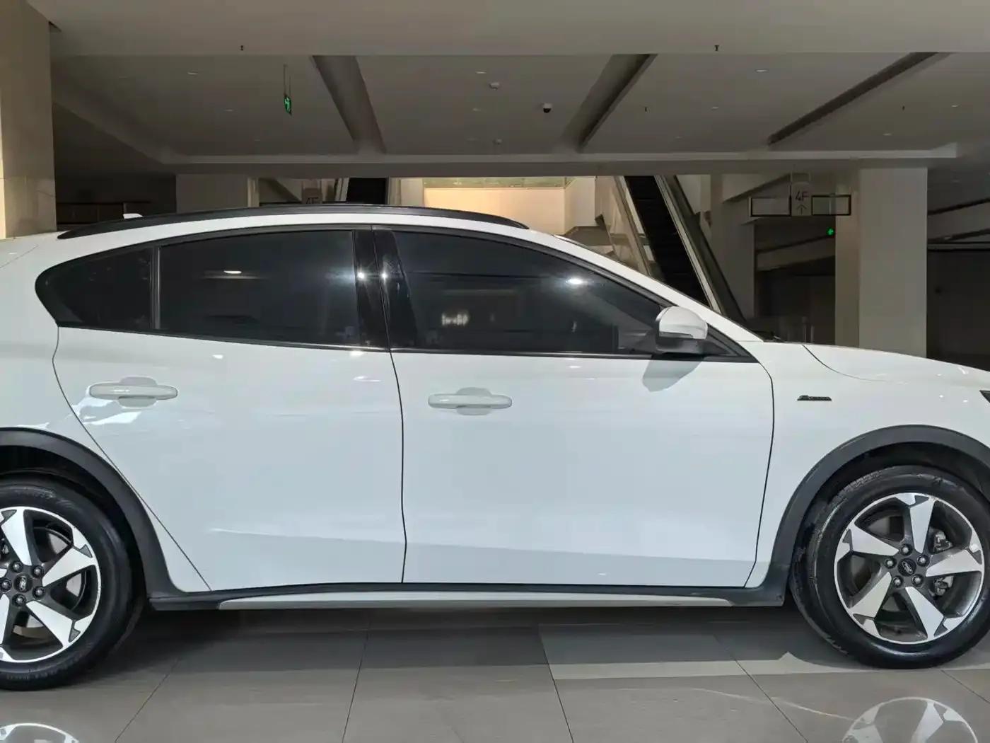Ford Focus Active 2020 EcoBoost 180 Automatic Trend Edition — миниатюра 4