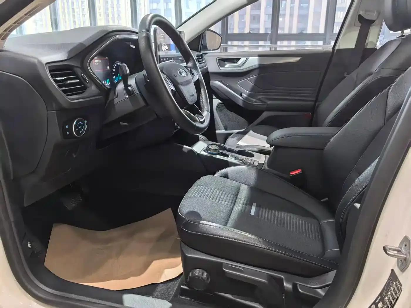 Ford Focus Active 2020 EcoBoost 180 Automatic Trend Edition — миниатюра 5