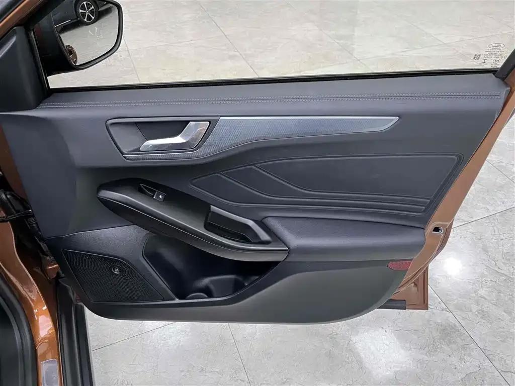 2021 Ford Focus Active EcoBoost 180 Automatic Trend Edition — миниатюра 12