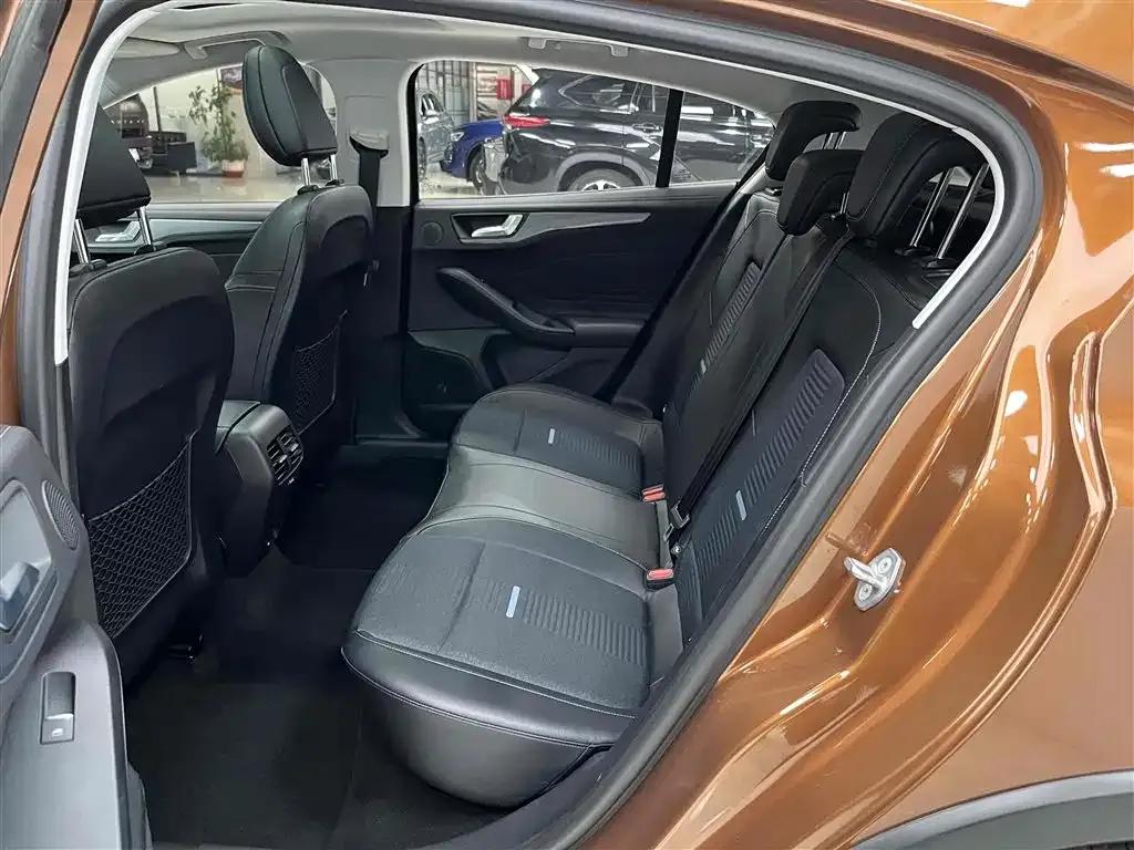 2021 Ford Focus Active EcoBoost 180 Automatic Trend Edition — миниатюра 14