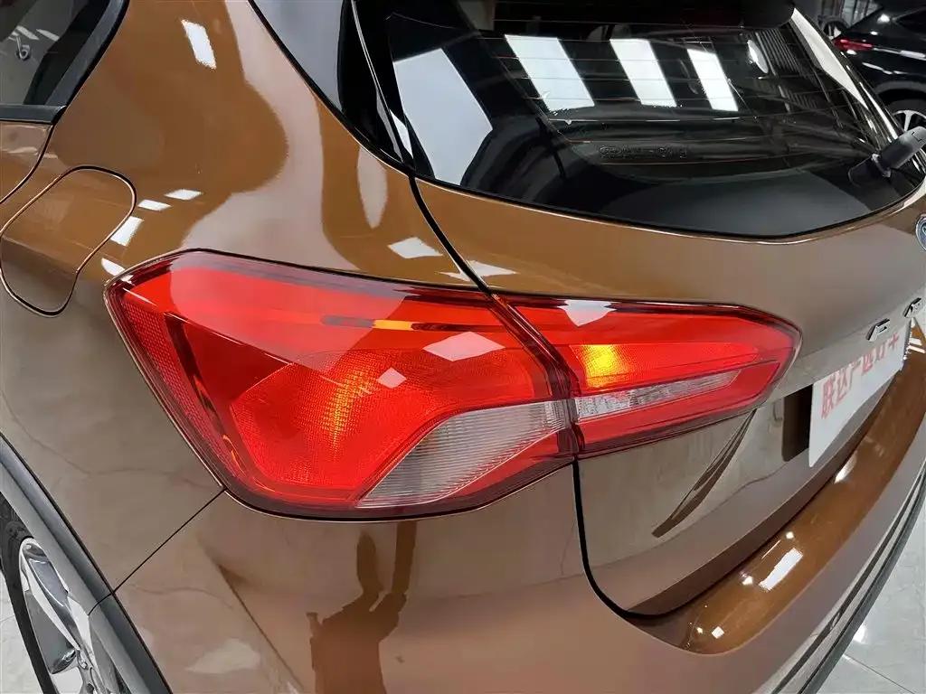 2021 Ford Focus Active EcoBoost 180 Automatic Trend Edition — миниатюра 18