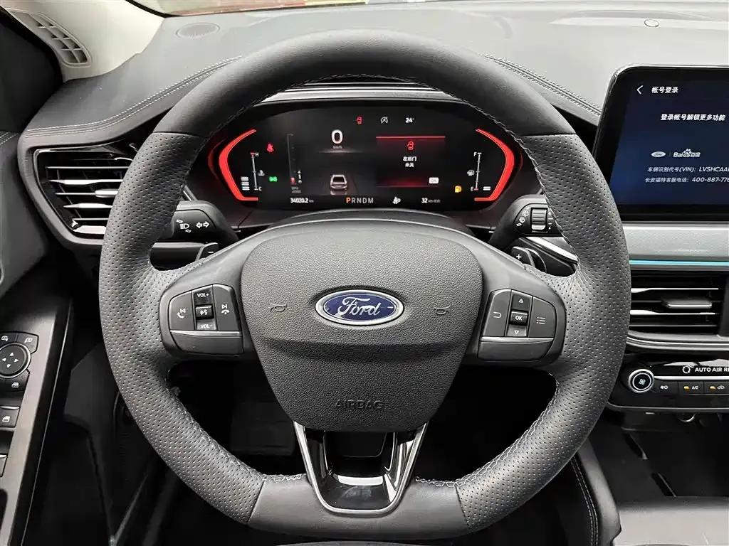 2021 Ford Focus Active EcoBoost 180 Automatic Trend Edition — миниатюра 3