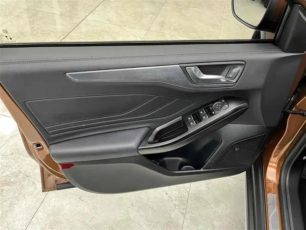 2021 Ford Focus Active EcoBoost 180 Automatic Trend Edition — миниатюра 10