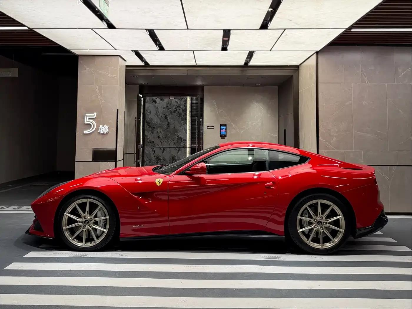 2013 F12berlinetta 6.3L Standard Model — миниатюра 5