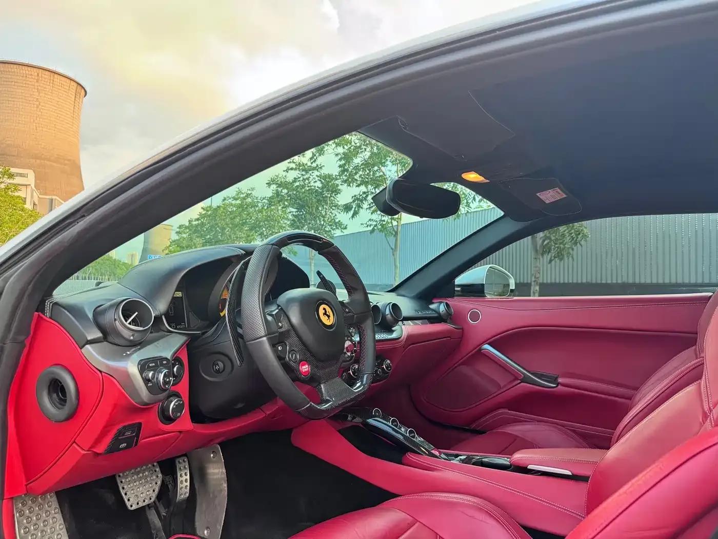 2013 F12berlinetta 6.3L Standard Model — миниатюра 7