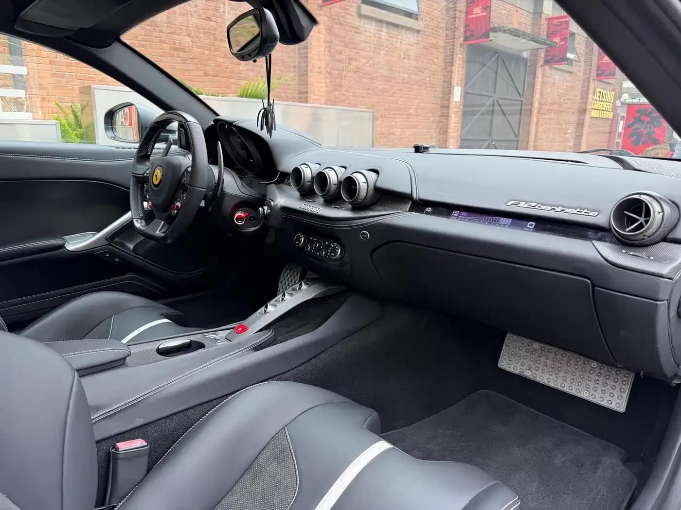 2013 F12berlinetta 6.3L Standard Model — миниатюра 11
