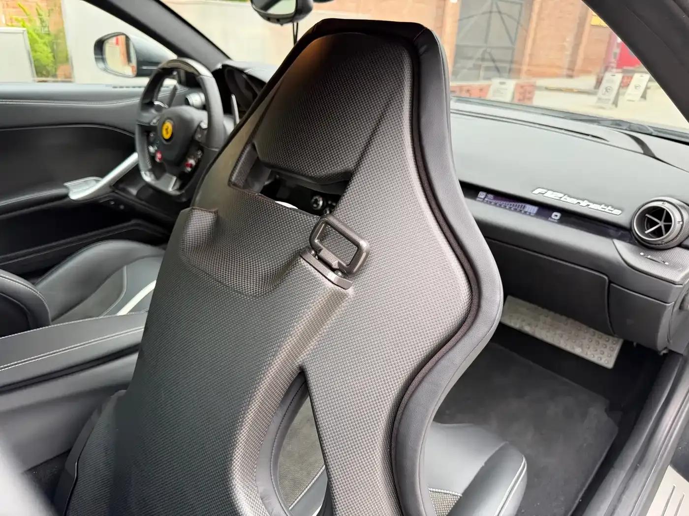 2013 F12berlinetta 6.3L Standard Model — миниатюра 12