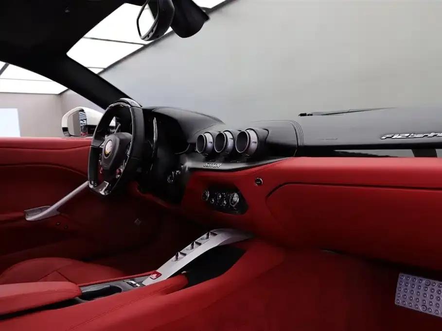 2013 F12berlinetta 6.3L Standard Model — миниатюра 8