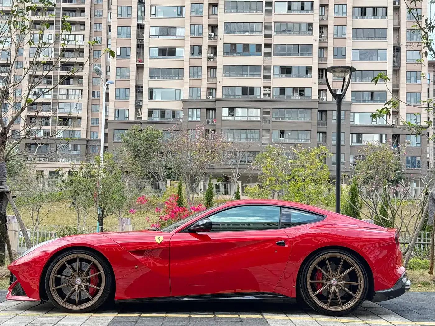 2013 F12berlinetta 6.3L Standard Model — миниатюра 3