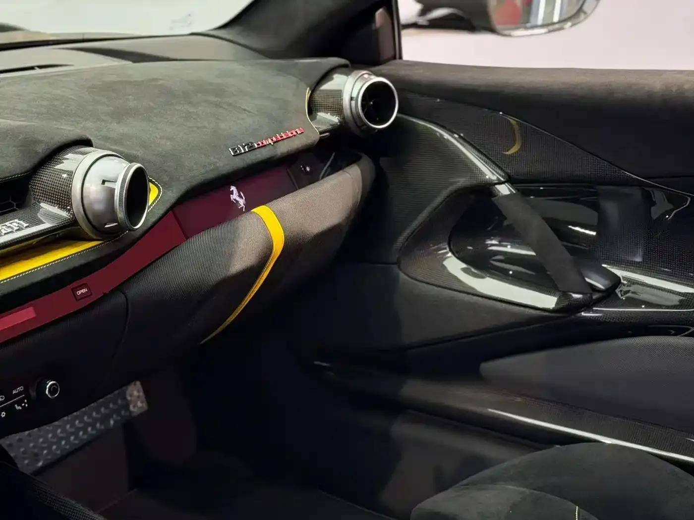 Ferrari 812 2022 6.5L Automatic — миниатюра 6