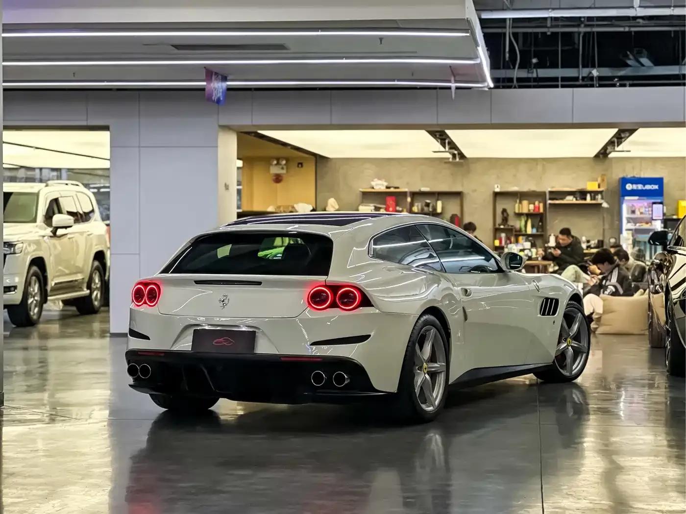 2017 GTC4Lusso 3.9T V8 — миниатюра 5