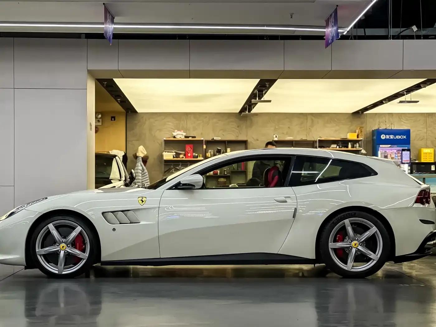 2017 GTC4Lusso 3.9T V8 — миниатюра 8