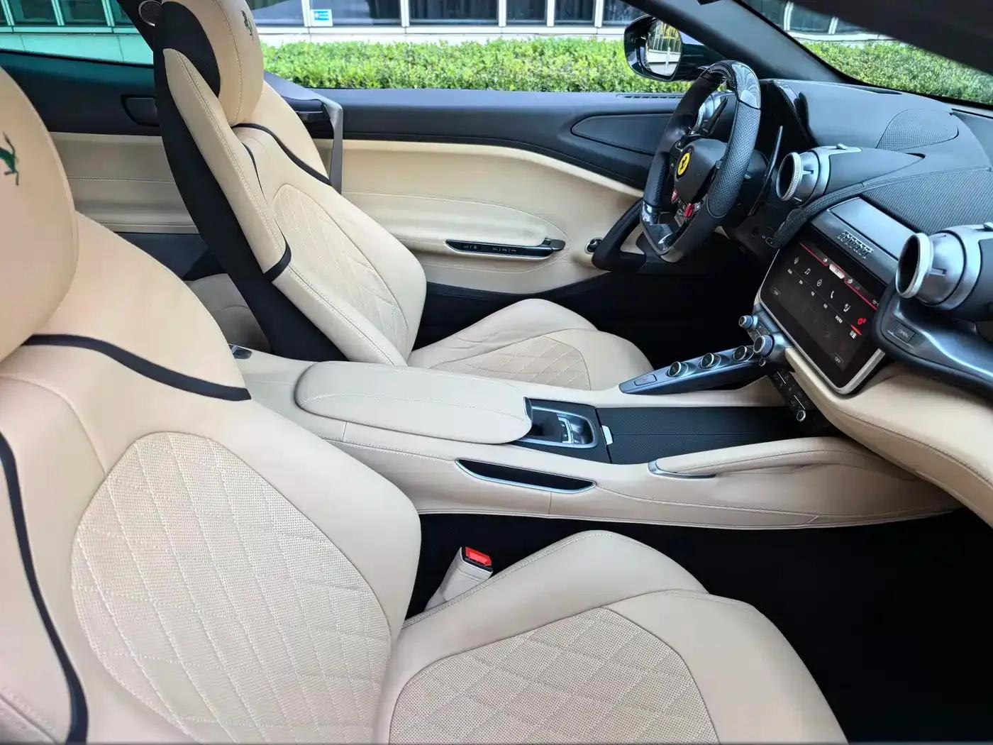 2017 GTC4Lusso 3.9T V8 — миниатюра 28