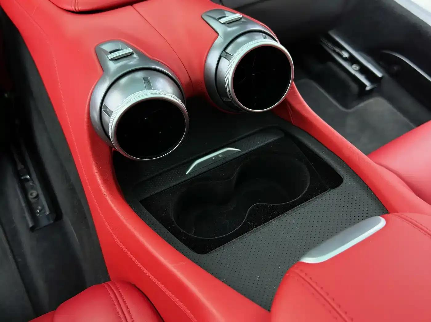 2017 GTC4Lusso 3.9T V8 — миниатюра 28