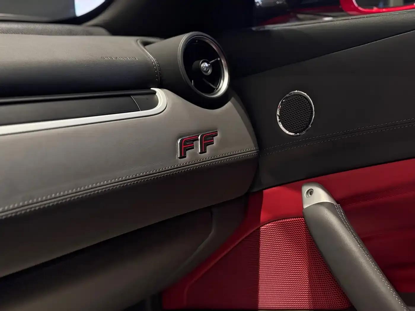 Ferrari FF 2012 6.3L V12 — миниатюра 13