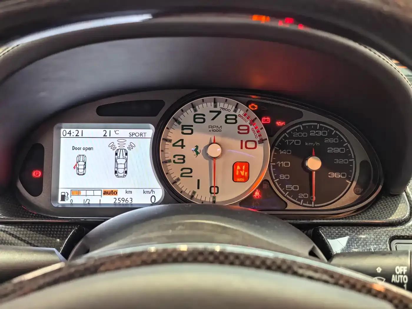 Ferrari 599 2006 model, 599 GTB Fiorano 6.0 — миниатюра 12