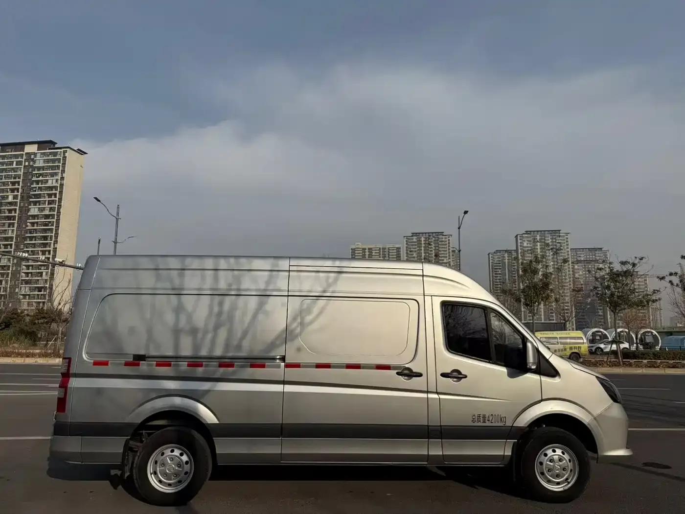 Tuano Barley 2024 Model 2.0T Manual Extended Wheelbase High Roof Single Rear Tire 3 Seats — миниатюра 5