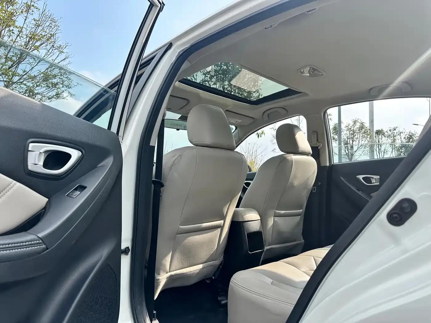 Trumpchi GA3S Vision 2014 1.6L Automatic Luxury ESP Edition — миниатюра 30