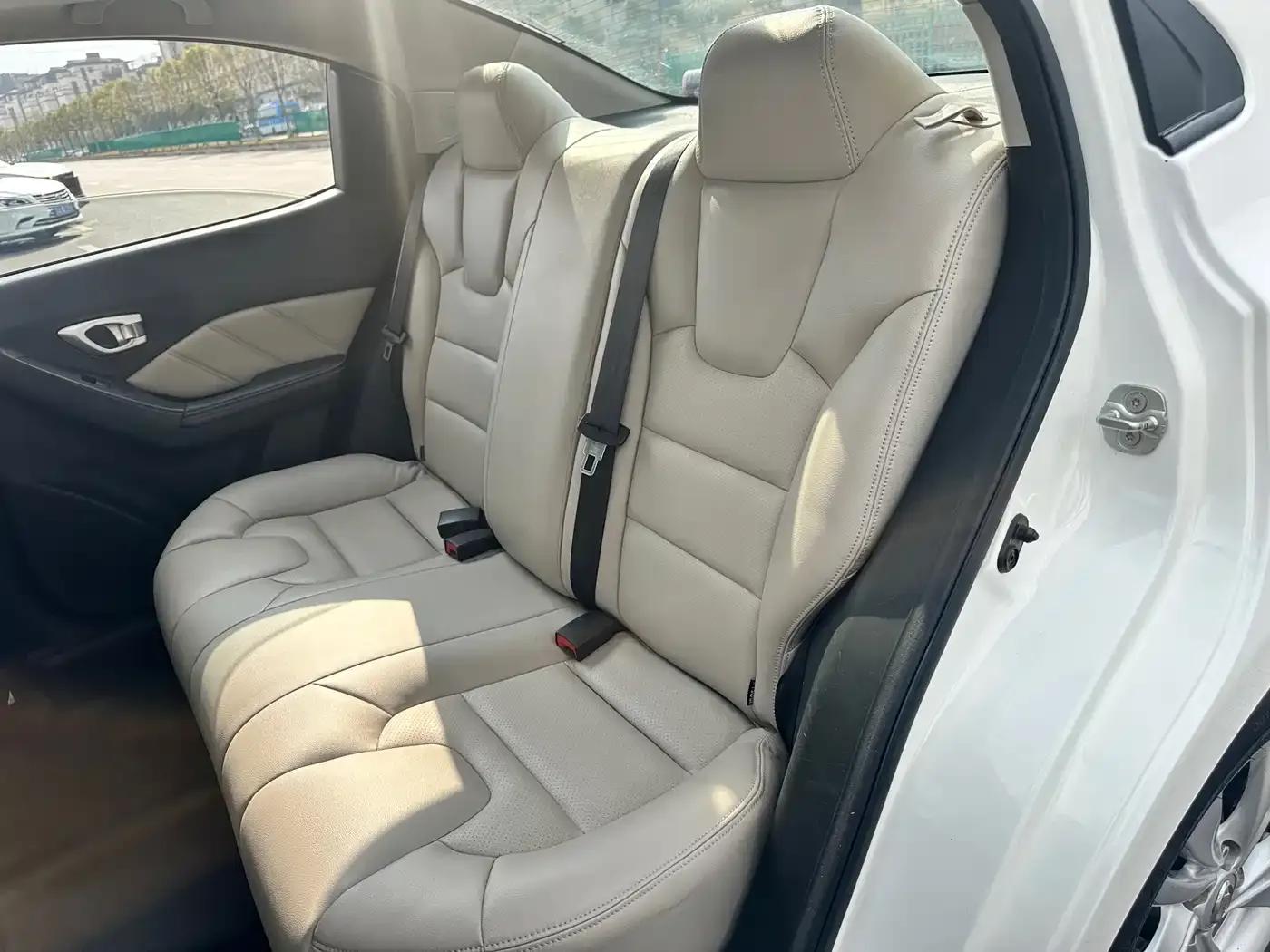 Trumpchi GA3S Vision 2014 1.6L Automatic Luxury ESP Edition — миниатюра 32