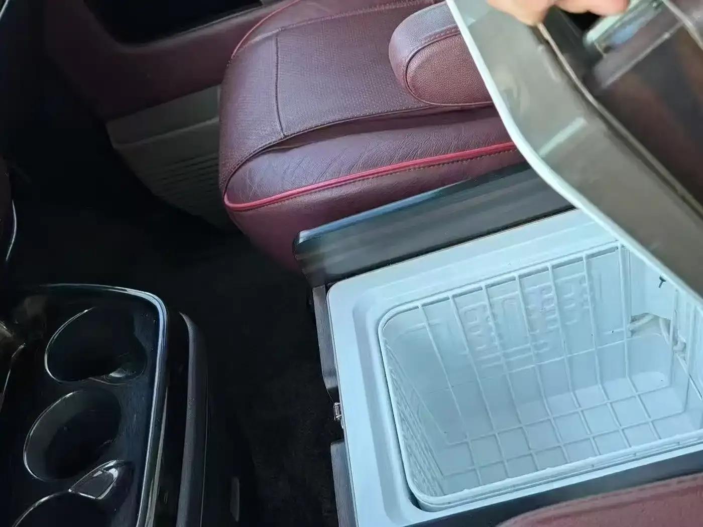 2015 SAVANA 5.3L AWD Executive Edition — миниатюра 5