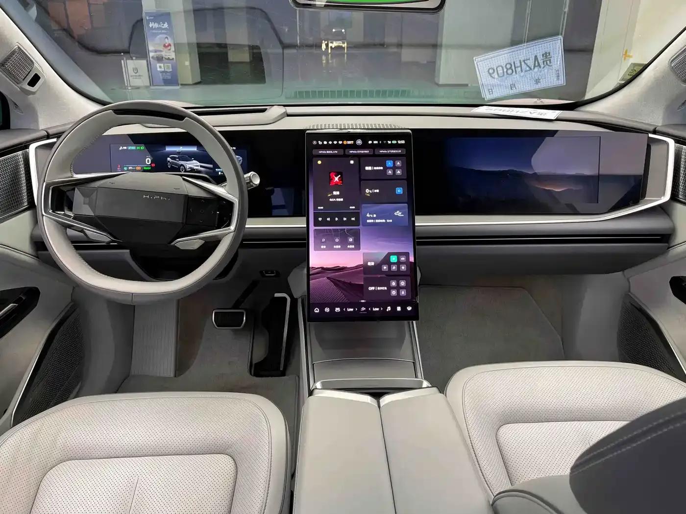 HiPhi Y 2023 560km Elite Edition — миниатюра 11