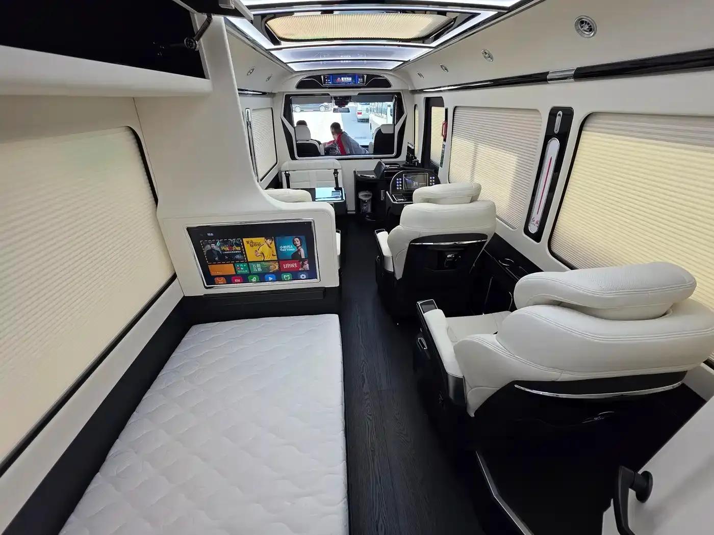 Hongqi Golden Sunflower Guoyue 2024 3.0T Flagship Edition 17-seater — миниатюра 9