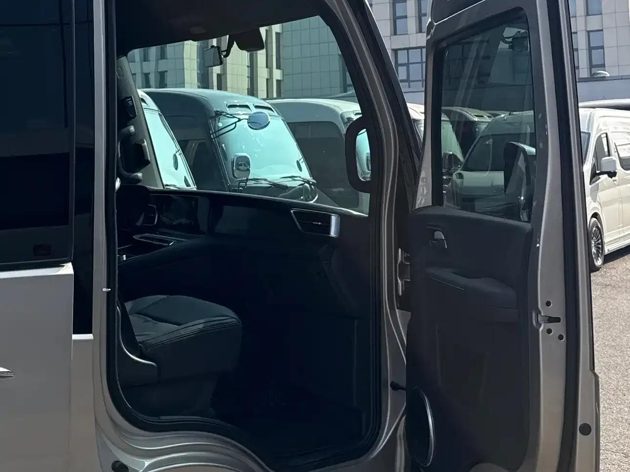 Hongqi Golden Sunflower Guoyue 2025 Model 3.0T Automatic — миниатюра 12