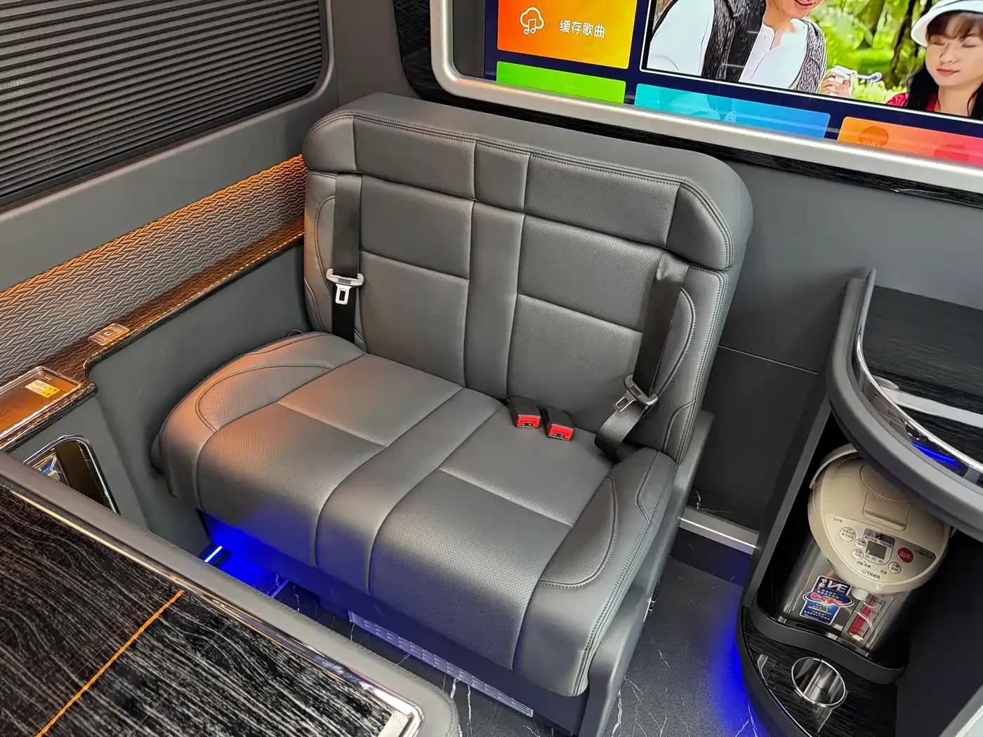 Hongqi Golden Sunflower Guoyue 2025 Model 3.0T Automatic — миниатюра 17