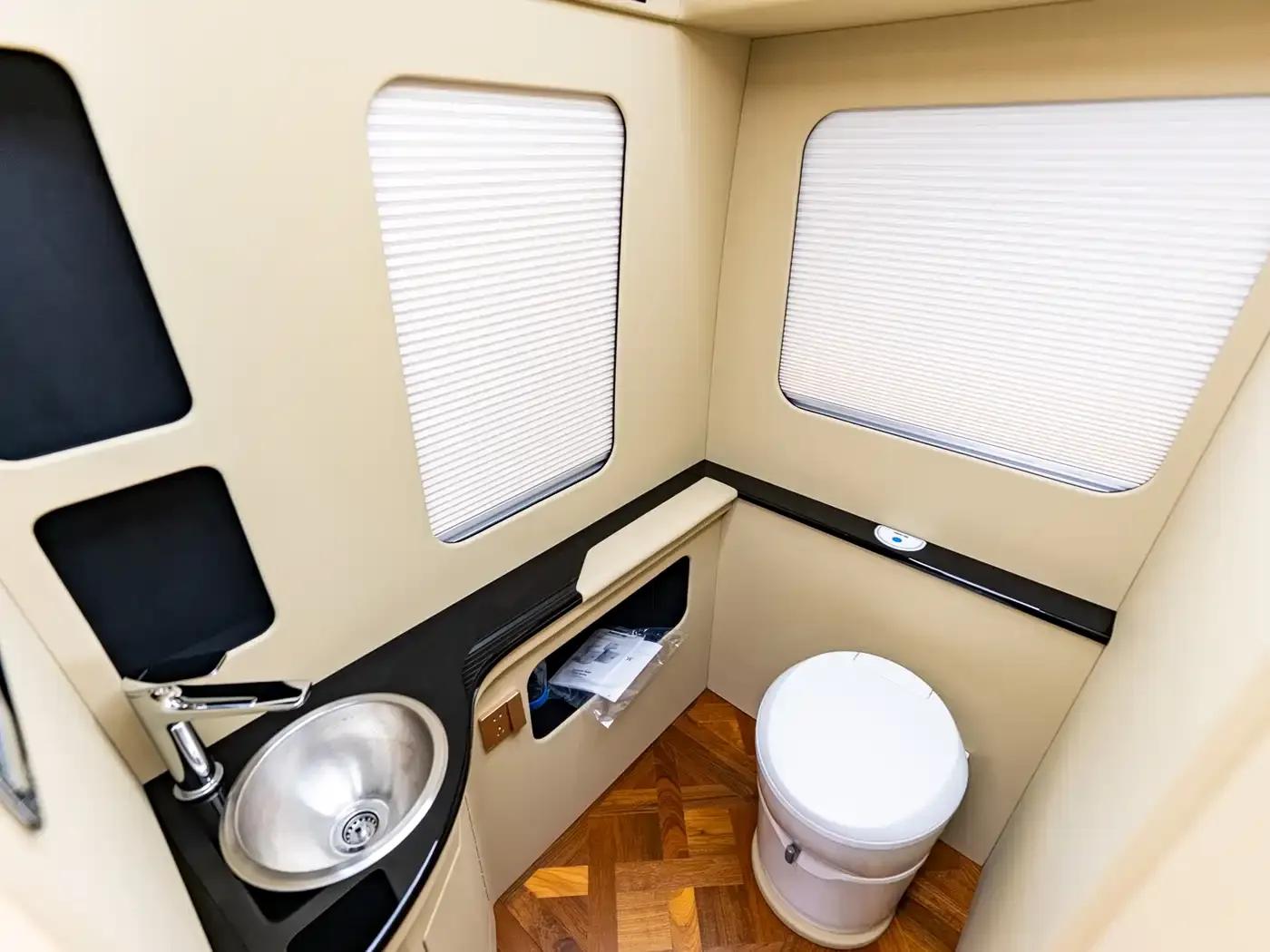 Hongqi Golden Sunflower Guoyue 2024 3.0T Luxury Edition 17-seater — миниатюра 11