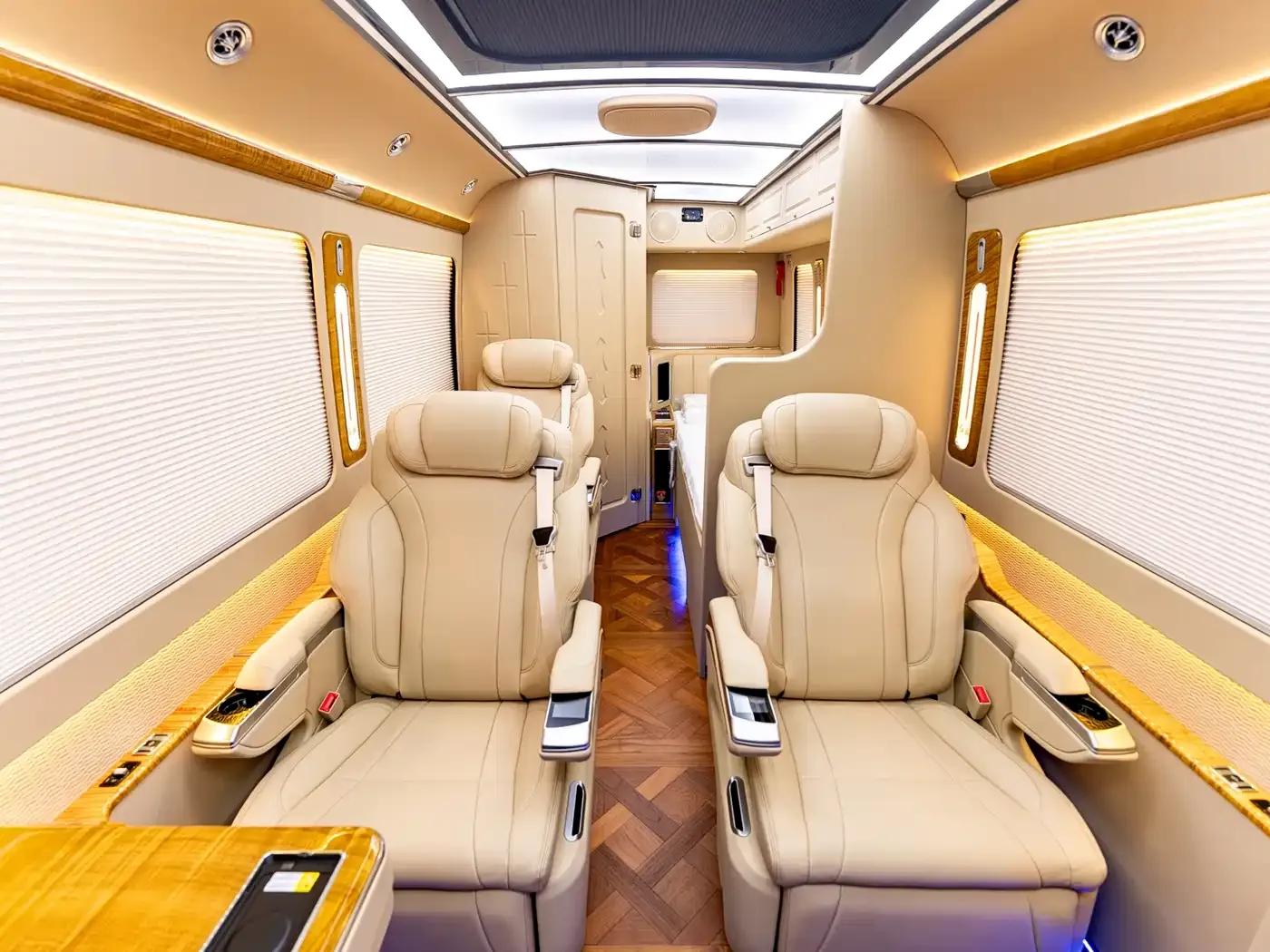 Hongqi Golden Sunflower Guoyue 2024 3.0T Luxury Edition 17-seater — миниатюра 25