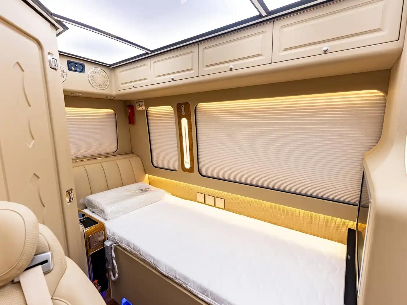 Hongqi Golden Sunflower Guoyue 2024 3.0T Luxury Edition 17-seater — миниатюра 10