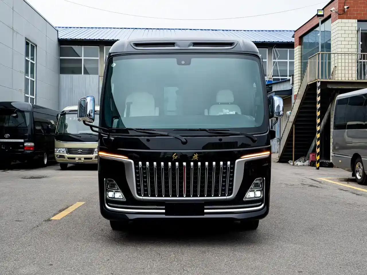 Hongqi Guoyue 2024 3.0T Flagship Edition 17-seater — миниатюра 1