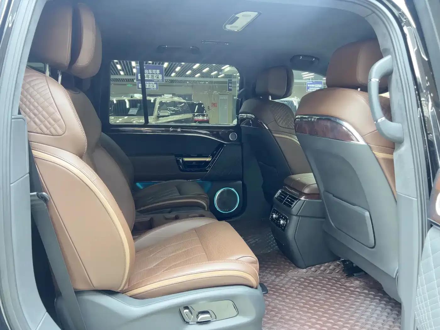 Hongqi Golden Sunflower National Glory 2022 4.0T Elegant Flagship Edition 6-seater — миниатюра 12