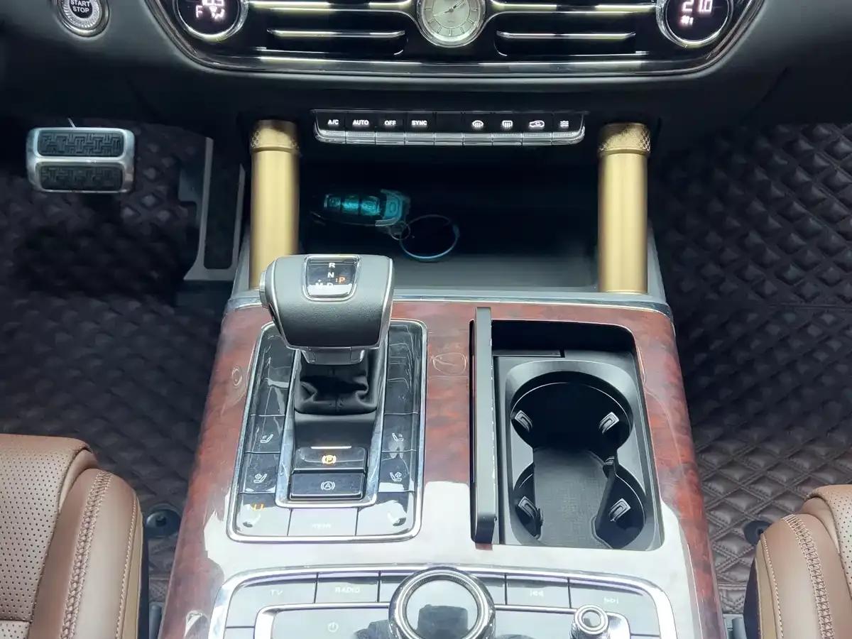 Hongqi Golden Sunflower National Glory 2022 4.0T Elegant Flagship Edition 6-seater — миниатюра 17