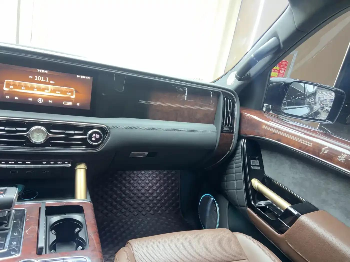 Hongqi Golden Sunflower National Glory 2022 4.0T Elegant Flagship Edition 6-seater — миниатюра 18