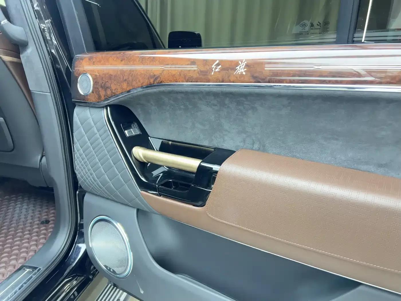 Hongqi Golden Sunflower National Glory 2022 4.0T Elegant Flagship Edition 6-seater — миниатюра 8