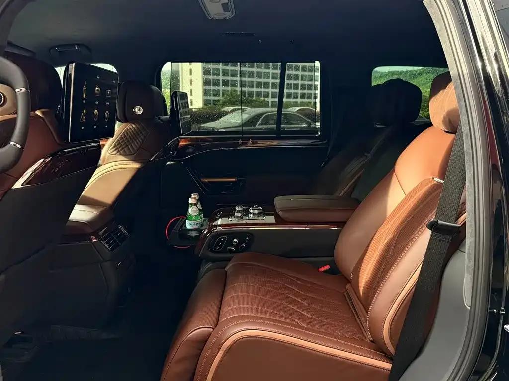 Hongqi Golden Sunflower National Glory 2022 4.0T Premium Flagship Edition 4-seater — миниатюра 9