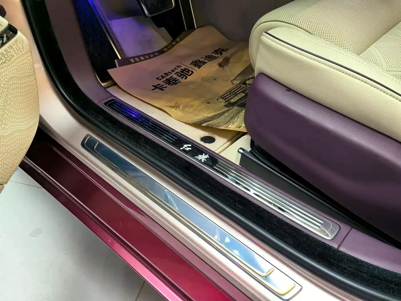 Hongqi Golden Sunflower Elegant 2024 Model 4.0T V8 — миниатюра 17